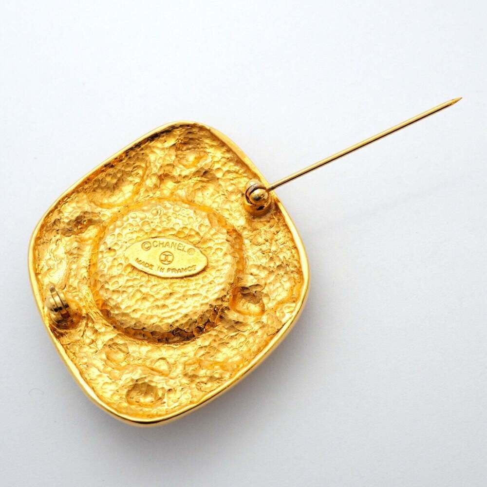 CHANEL Gold Pearl Brooch - Picture 6 of 9